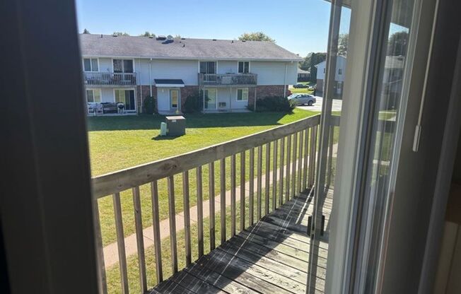 1 bed, 1 bath, 700 sqft, $1,300, Unit 8