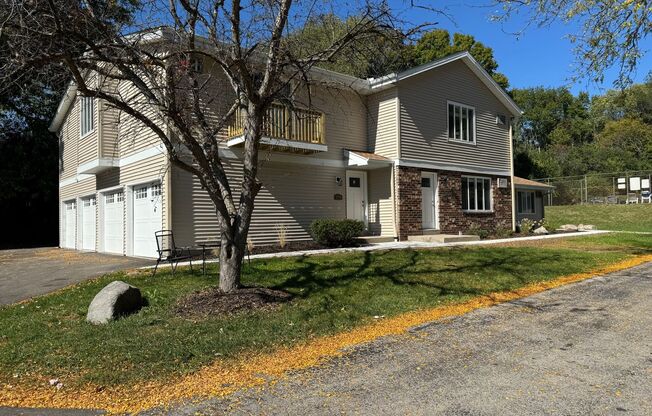 Cedarburg Townhome with attached garage, Newly Renovated with in unit laundry