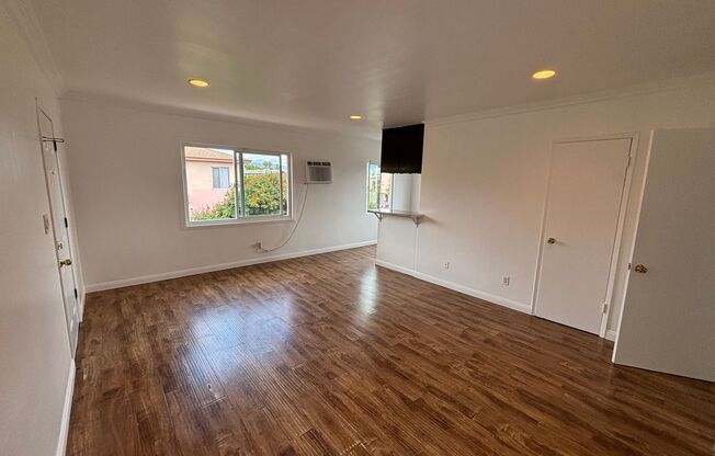 7033 Fulton Ave.