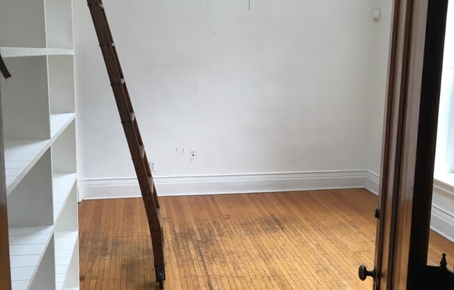 Studio Apartment Loft in historic Whittier neighborhood!