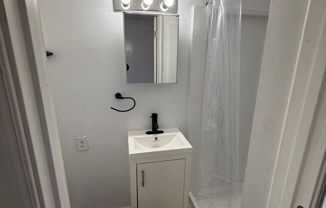 4 Bedroom 2 Bath House in Richmond