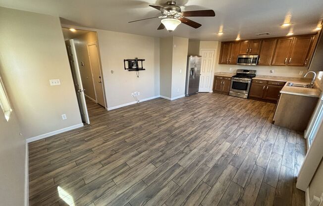 Gorgeous 3Bed/2.5Bath, 2-Story Home located in the SW part of the valley