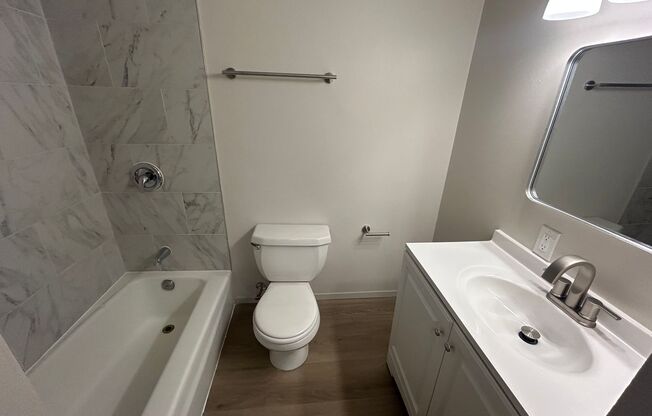 1 bed, 1 bath, $995, Unit 240
