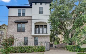 3 Story Heights Townhome!