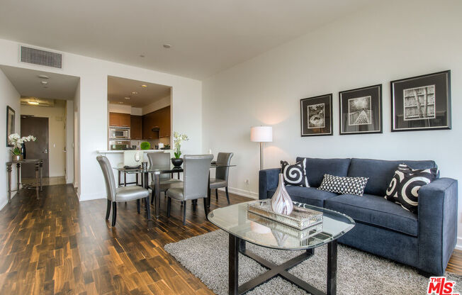 1 bed, 2 baths, 1,030 sqft, $4,999, Unit 33F