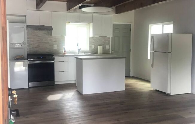 2 beds, 1 bath, 800 sqft, $1,800