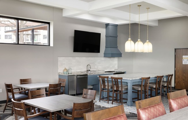 Resident dining room and lounge - Villages on McKnight