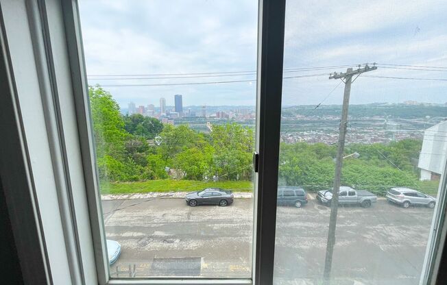 2 beds, 1 bath, $1,400, Unit Apt 2 (Top)