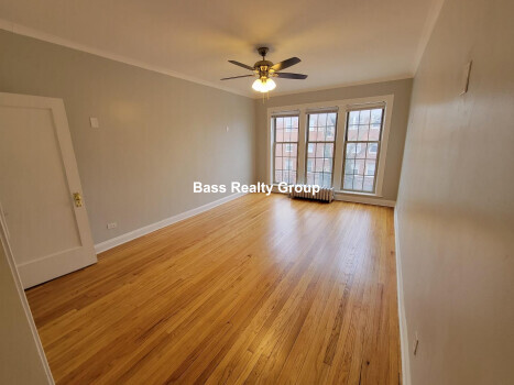 6970 North Greenview Ave.