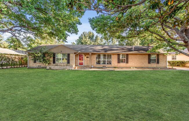 Beautifully Updated 3/2 Ranch-Style House in Midway Hollow