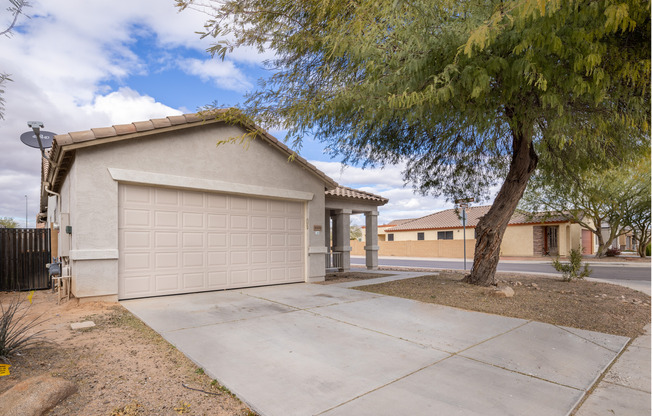 4Bed/2Bath House in Maricopa! Move-In Ready on 11/12/2026!