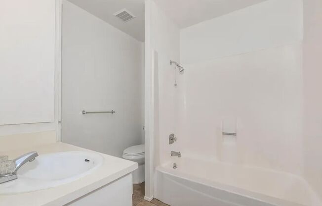 1 bed, 1 bath, 600 sqft, $1,045, Unit 2-55