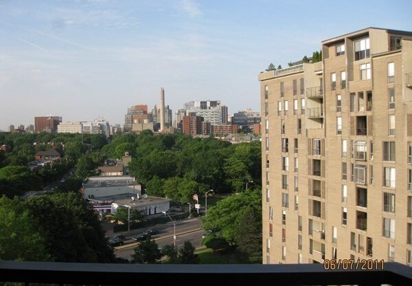 2 beds, 2 baths, 1,000 sqft, $3,900, Unit 1002