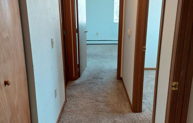 2 beds, 1 bath, $900, Unit Apt. 2