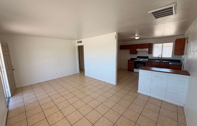 114 W RILEY DR