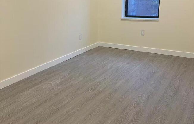 39 17 GREENPOINT AVE