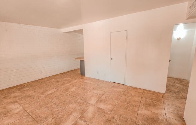 2 beds, 1 bath, $1,095, Unit Lee5416-9