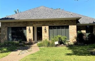 1112 HUNTINGTON DR