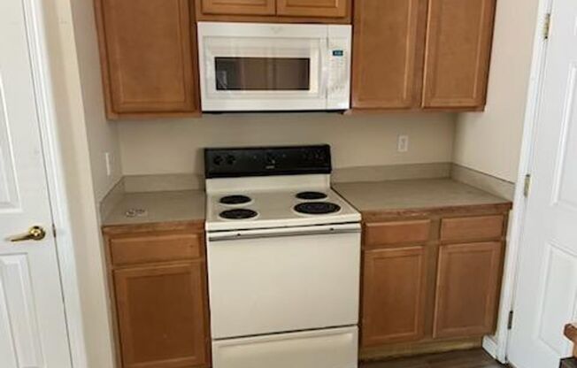 2 beds, 2 baths, 981 sqft, $1,395, Unit 105