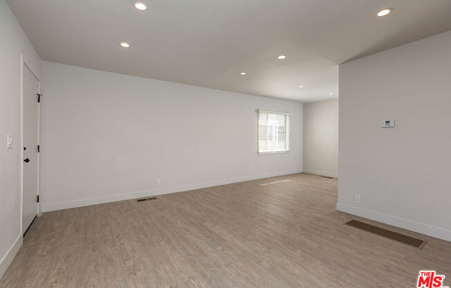 1101 S BRONSON AVE