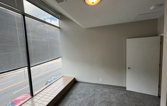 2 beds, 1 bath, 800 sqft, $1,000, Unit 204