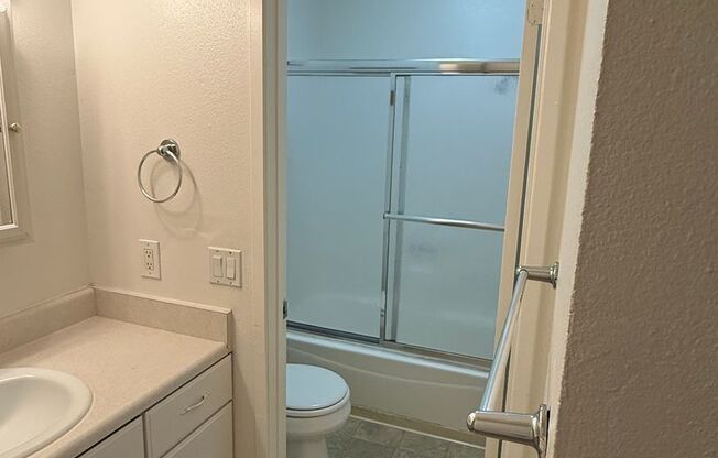 Studio, 1 bath, $995, Unit 08