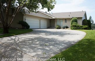 6011 N Park View Lane