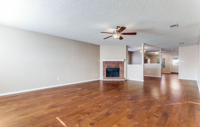 Move-in by 10.17 and get 1-month FREE, with an 18-month lease