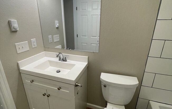 2 beds, 1 bath, 907 sqft, $1,300, Unit 1893D