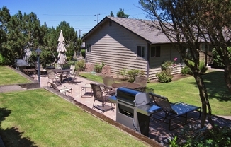 ONE MONTH FREE! Renovated Mid-Century 2Bdr w/Hardwoods, Dishwasher + Pets OK