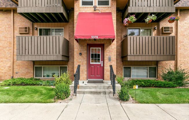 OLDE TOWN ARVADA - GREAT LOCATION!!  2 BEDROOM APARTMENTS