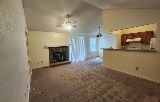 Bright 2 Bed, 2 Bath Condo for Rent in Arvada!!!!!