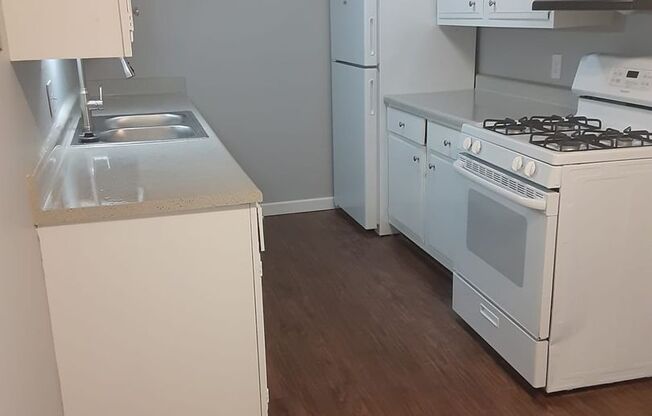 2 beds, 1 bath, 950 sqft, $1,015, Unit Unit 34