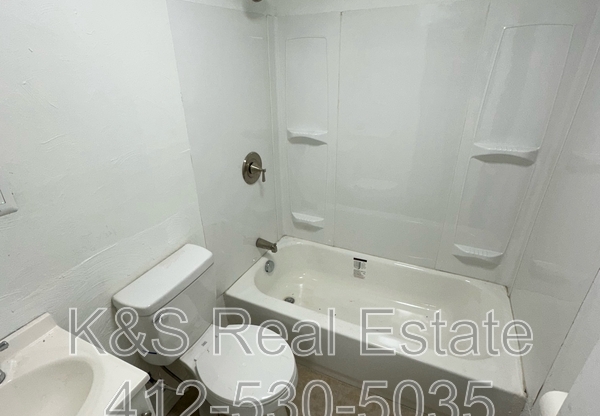 668 MIDDLE AVE