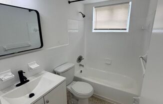 2 Bed/ 1 Bath - Central A/C - Great location!
