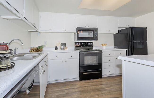 3 beds, 2 baths, 1,194 sqft, $1,750, Unit P1102