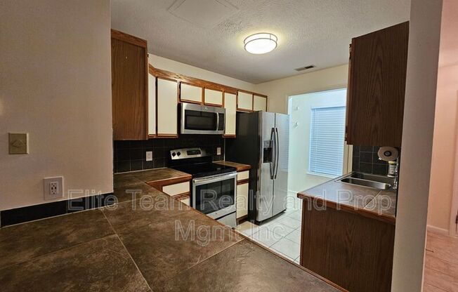 802 ALT SELWYN OAKS CT