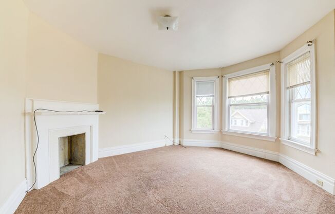 5 beds, 1.5 baths, $1,899, Unit Mt Washington