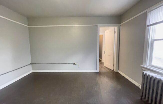 1 bed, 1 bath, 450 sqft, $675, Unit Unit 4