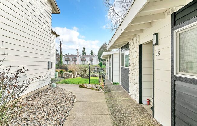 2 beds, 1 bath, 880 sqft, $1,395, Unit #1