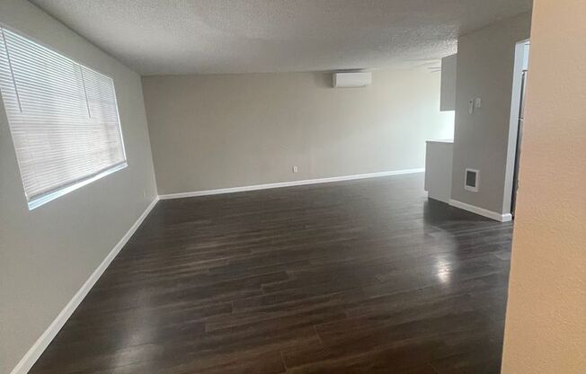 2 beds, 1 bath, 945 sqft, $1,575, Unit 033