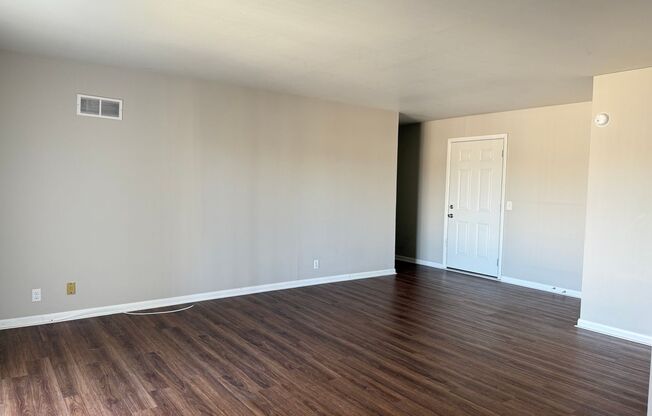 2 beds, 1 bath, 1,000 sqft, $1,195, Unit B24