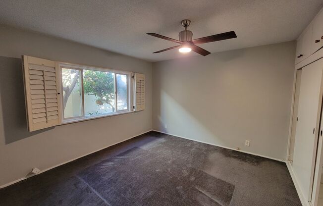 1BD/1BA WITH PARKING AND SHARED LAUNDRY