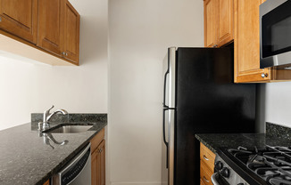 500 W 43 ST