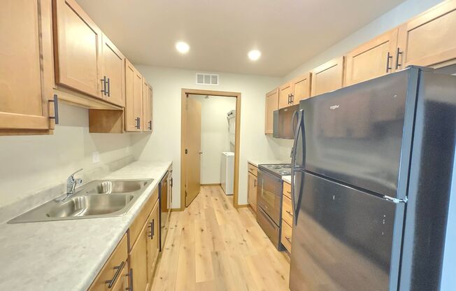 2 beds, 1 bath, 1,090 sqft, $1,230, Unit 3400 108