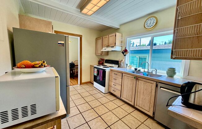 Highly Desirable Rainer Valley 3 bed, 2 bath home! Must See!
