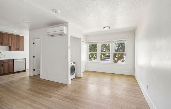 Studio, 1 bath, 275 sqft, $999, Unit 03