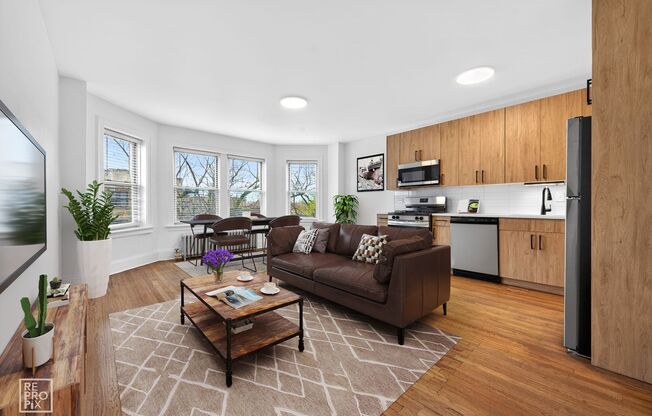 6310 N Artesian