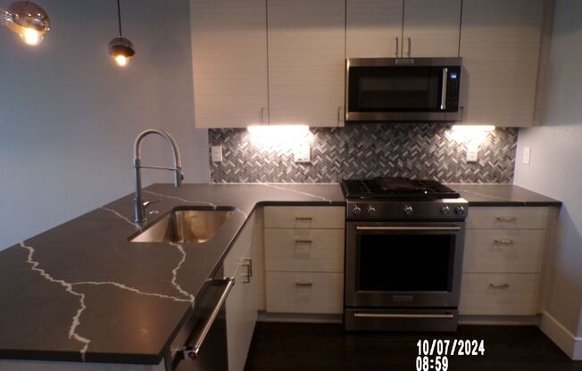 1 bed, 2.5 baths, $2,695