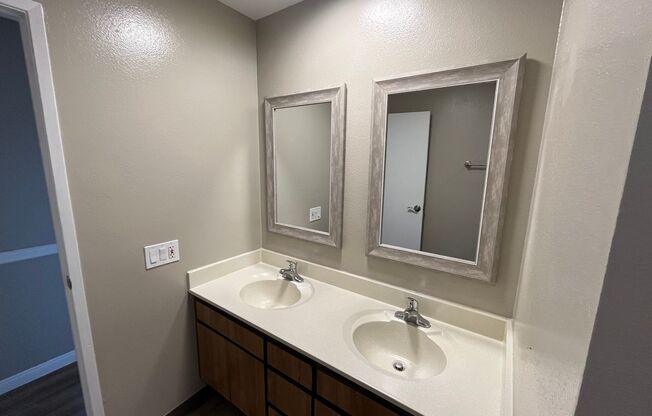 2 beds, 1 bath, 980 sqft, $2,435, Unit 001